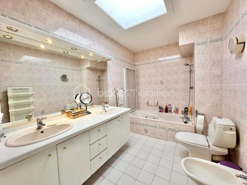 Appartement - 210 m² - 5 pièces