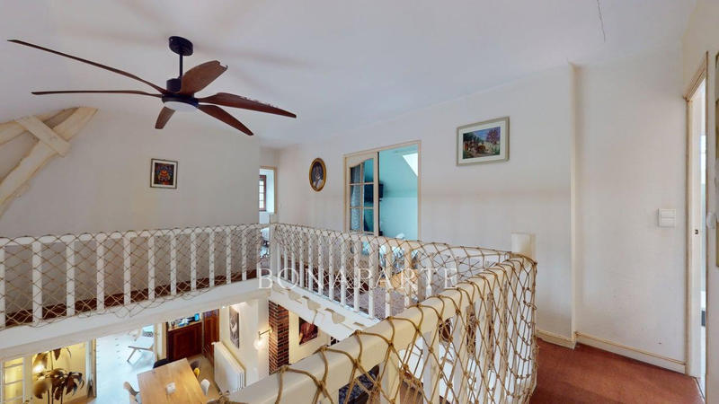 Maison - 367 m² - 16 pièces