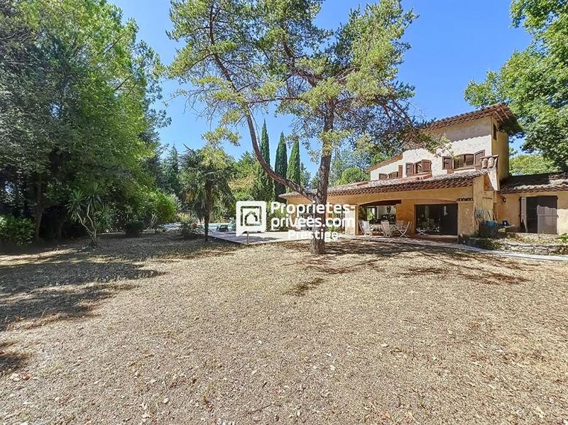 Maison - 211 m² - 7 pièces