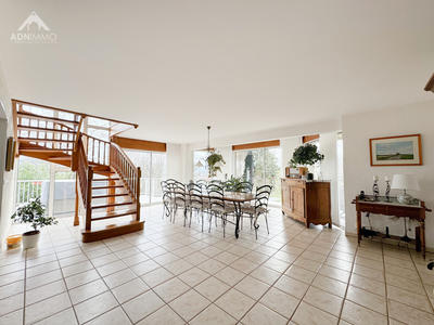 Maison - 245 m² - 9 pièces