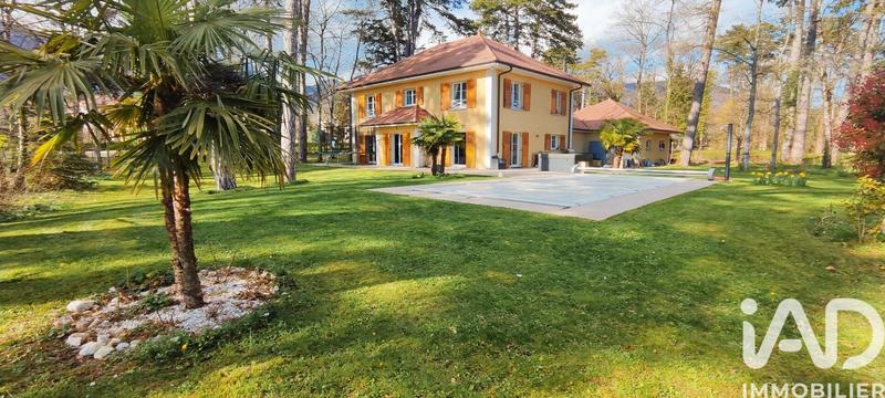 Maison - 259 m² - 8 pièces