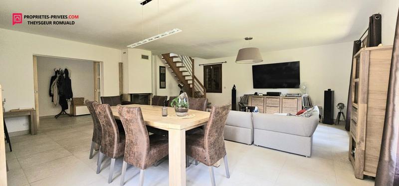 Maison - 250 m² - 8 pièces