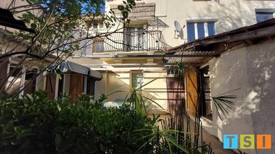 Maison - 400 m² - 16 pièces