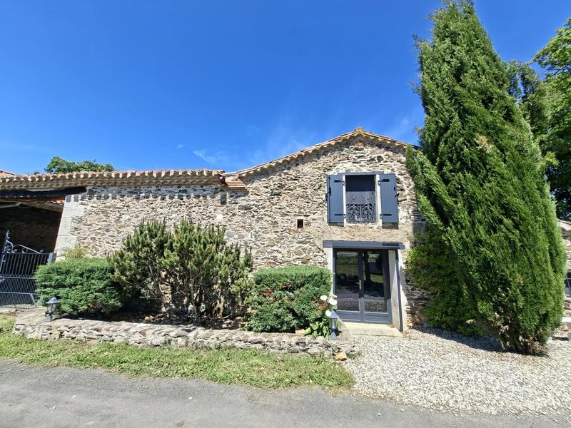 Propriété - 331 m²