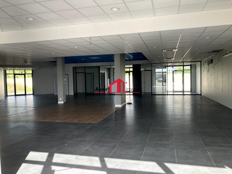 Local commercial - 330 m² - 2 pièces