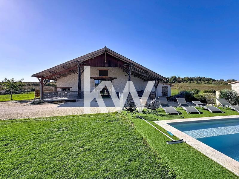 Maison - 956 m² - 10 pièces