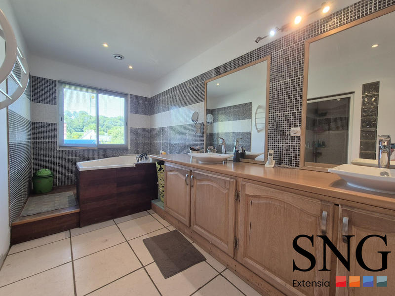 Maison - 177 m² - 8 pièces