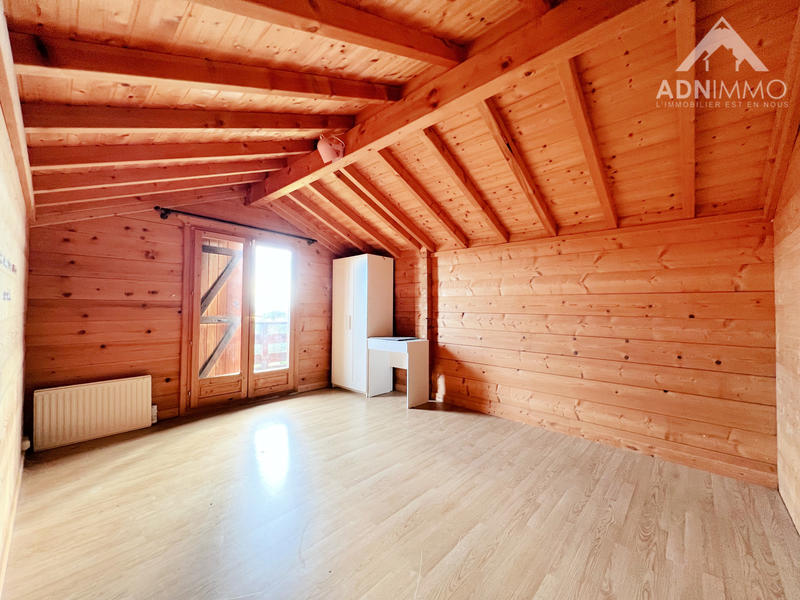 Maison - 220 m² - 6 pièces