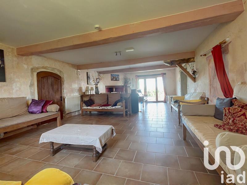 Maison - 1 828 m² - 50 pièces