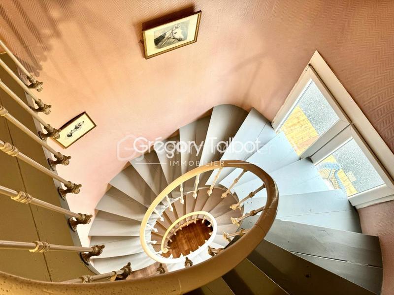 Maison - 301 m² - 11 pièces