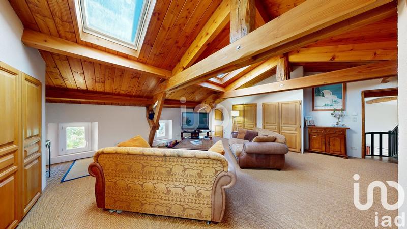 Maison - 242 m² - 6 pièces