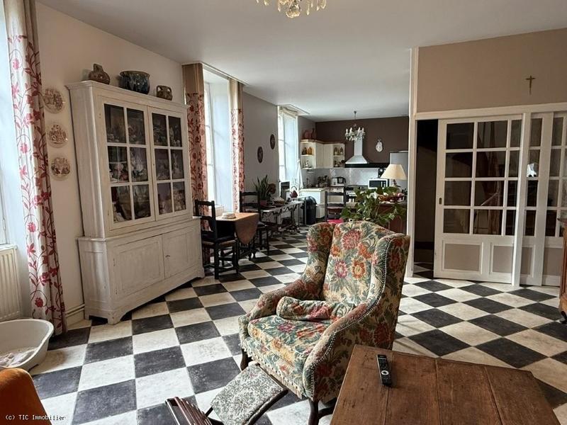 Maison - 230 m² - 8 pièces