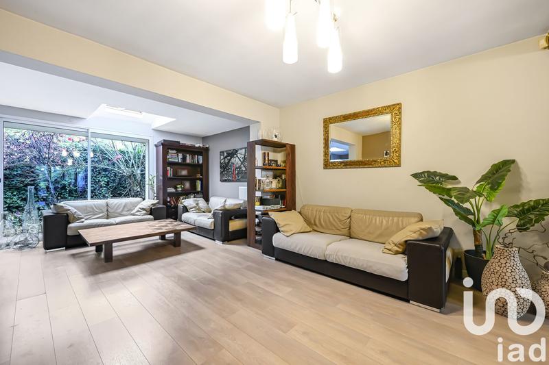 Maison - 240 m² - 11 pièces