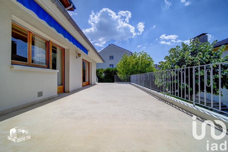 Maison - 200 m² - 8 pièces