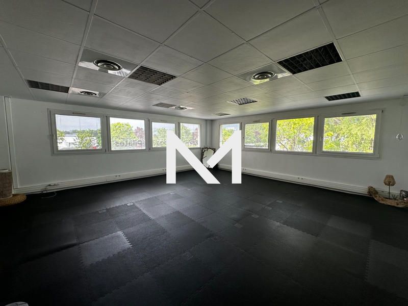 Local commercial - 95 m² - 3 pièces