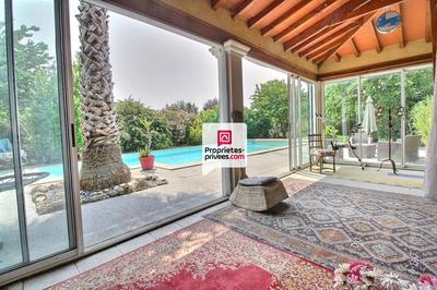 Maison - 230 m² - 8 pièces