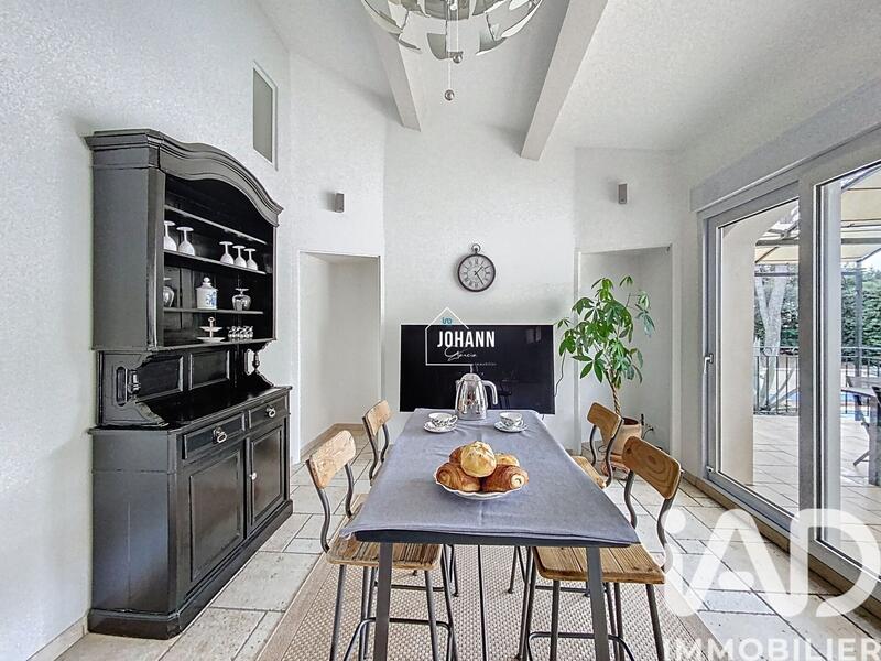 Maison - 315 m² - 10 pièces