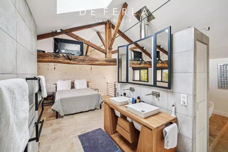 Appartement - 683 m² - 19 pièces