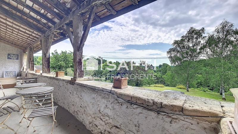 Maison - 334 m² - 10 pièces