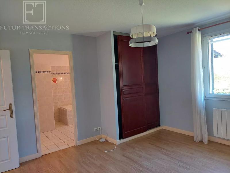 Maison - 227 m² - 12 pièces