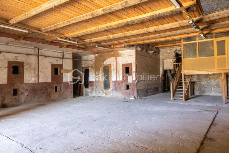 Grange - 303 m² - 1 pièce