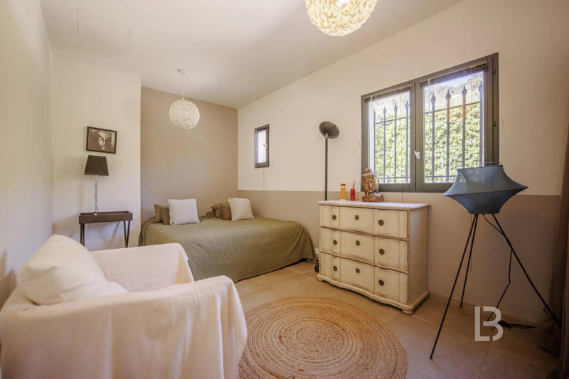 Maison - 260 m² - 8 pièces