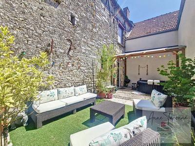 Maison - 245 m² - 7 pièces