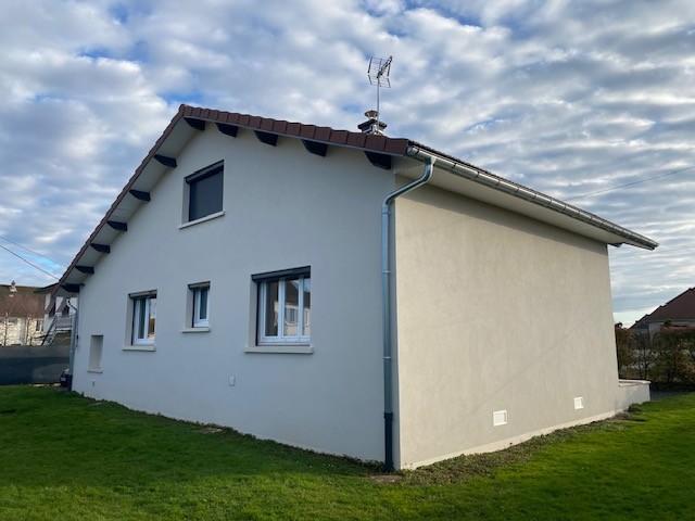 Maison - 90 m² - 5 pièces