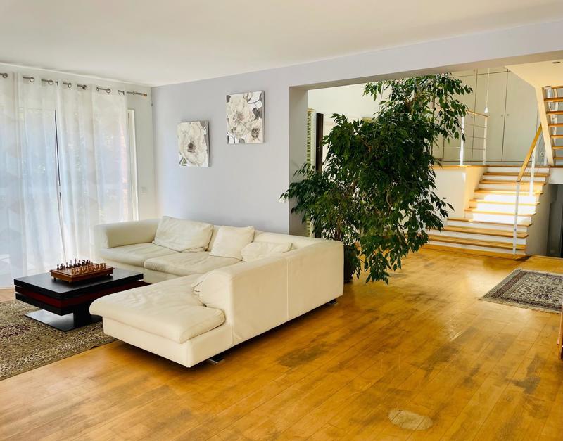 Maison - 210 m² - 7 pièces