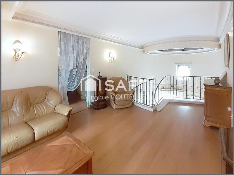 Maison - 254 m² - 12 pièces