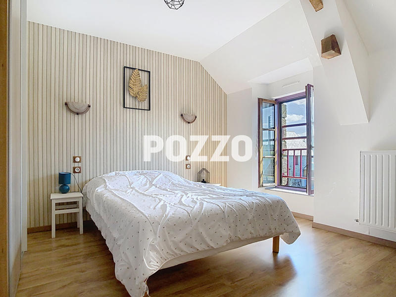 Maison - 360 m² - 14 pièces