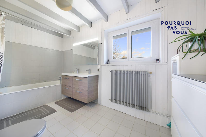 Maison - 260 m² - 8 pièces