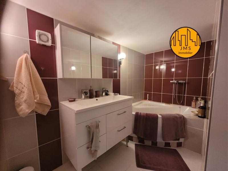 Maison - 215 m² - 8 pièces