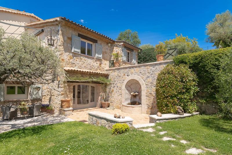 Villa - 235 m² - 9 pièces