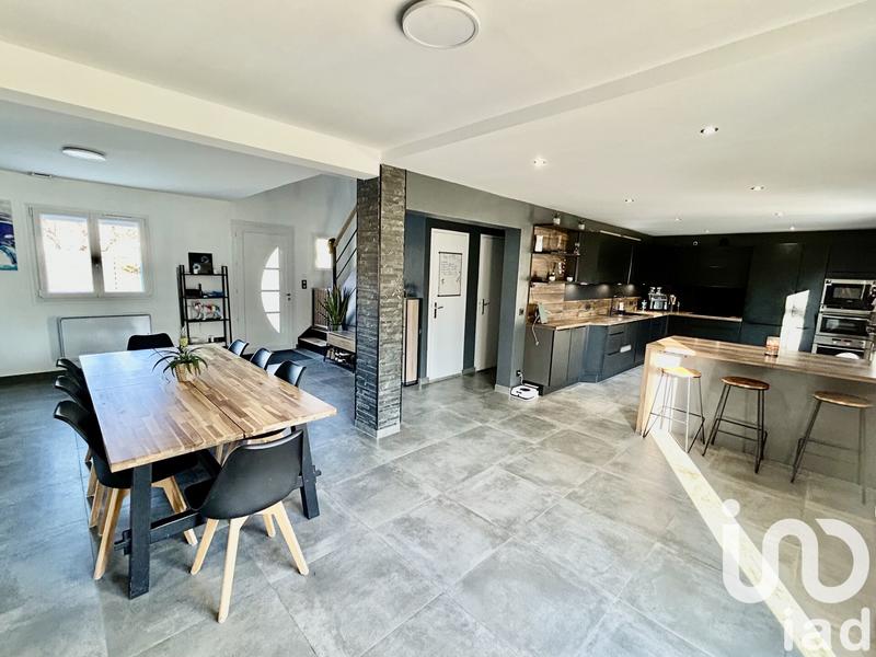 Maison - 210 m² - 7 pièces