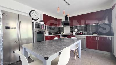 Maison - 183 m² - 10 pièces