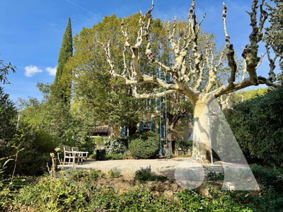 Maison - 250 m² - 11 pièces