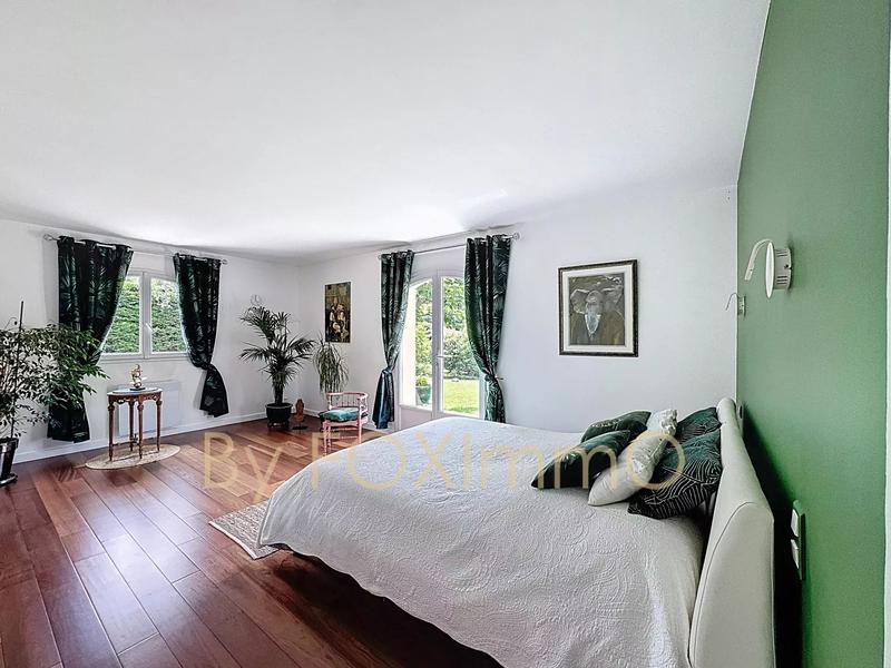 Maison - 230 m² - 6 pièces