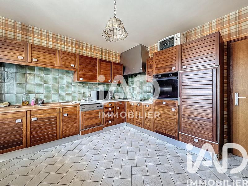 Maison - 285 m² - 11 pièces