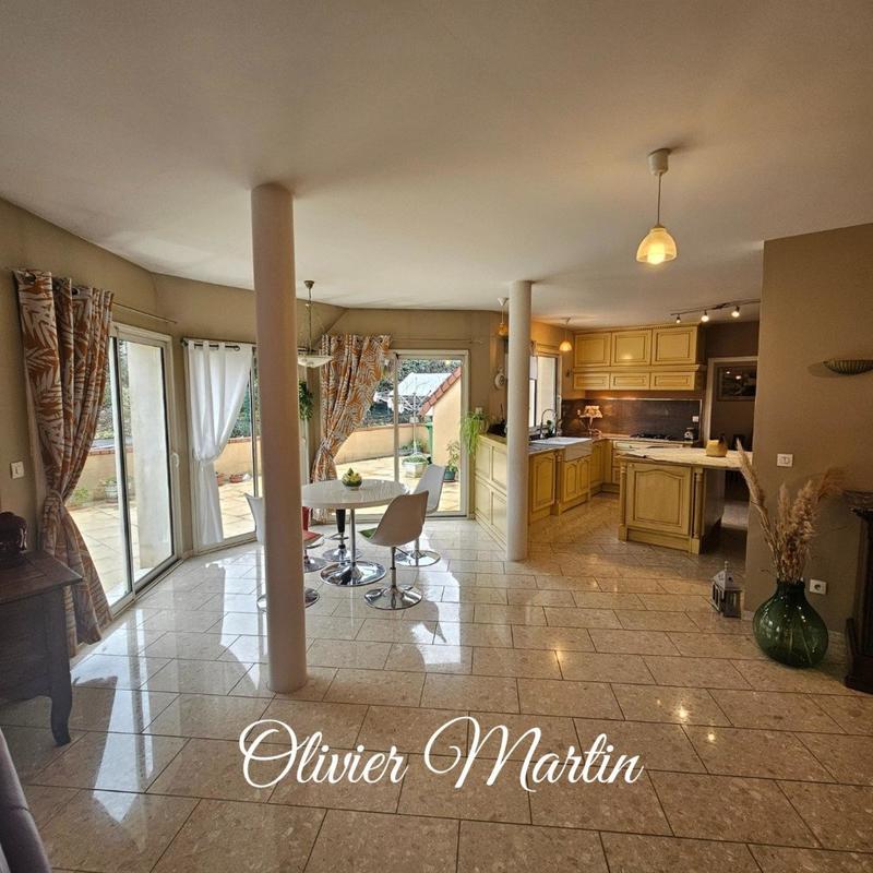 Maison - 258 m² - 11 pièces