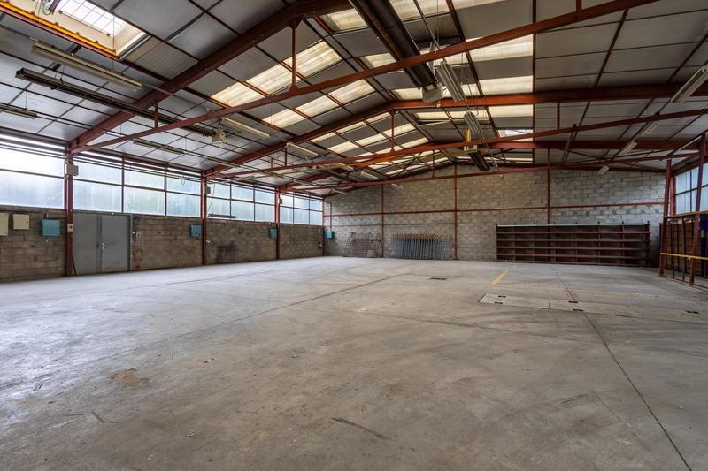 Local commercial - 3 178 m² - 10 pièces