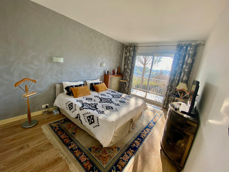 Maison - 238 m² - 9 pièces