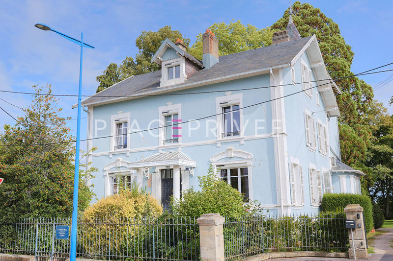 Maison - 435 m² - 16 pièces