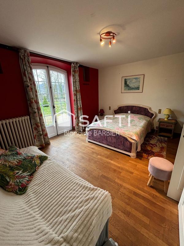 Maison - 241 m² - 7 pièces