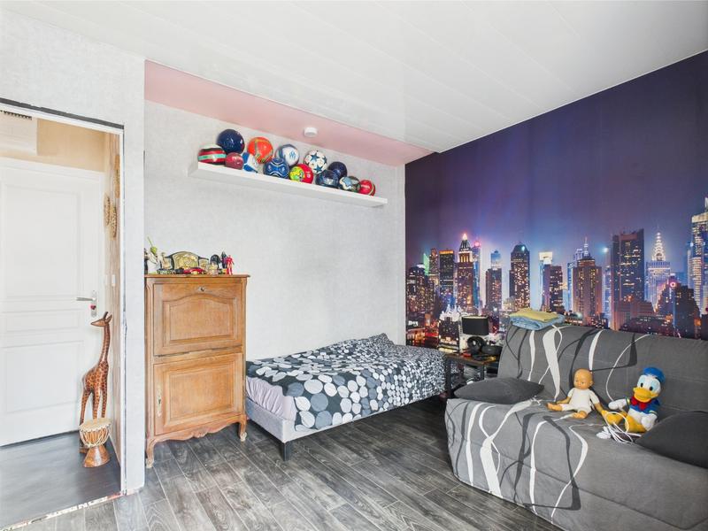 Maison - 180 m² - 9 pièces