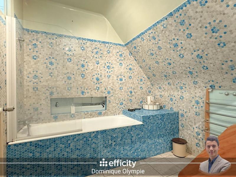 Maison - 231 m² - 9 pièces