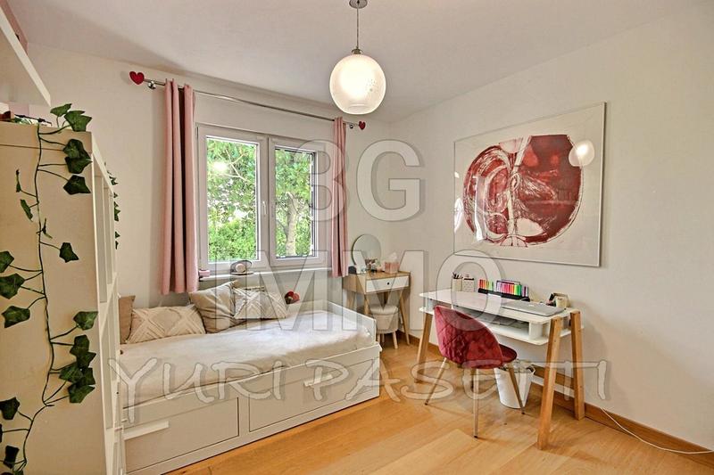 Villa - 1 365 m² - 5 pièces