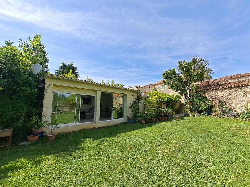 Maison - 221 m² - 9 pièces