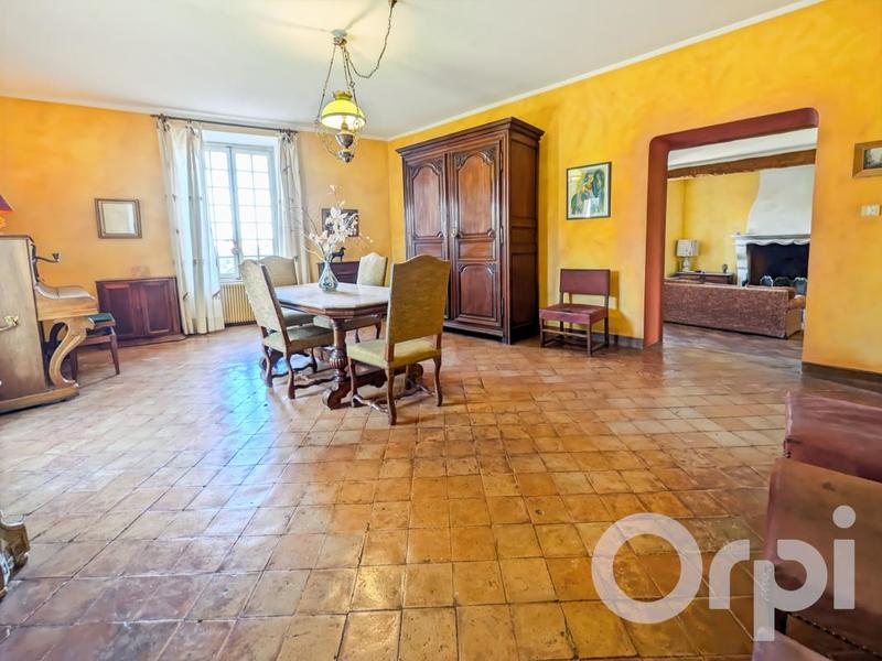 Maison - 285 m² - 9 pièces