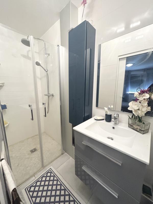 Appartement - 90 m² - 4 pièces